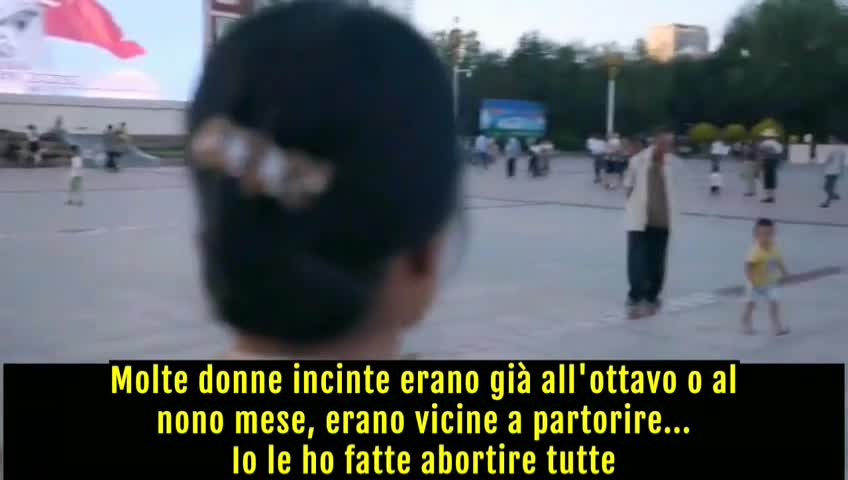 L'agente cinese ricorda l'applicazione della politica del figlio unico facendo a pezzi bambini