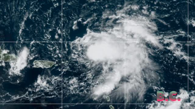 Tropical Storm Earl joins Danielle in Atlantic Ocean