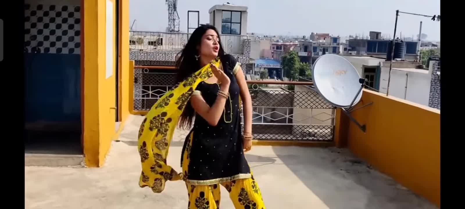 English medium // sapna Chaudhary // dance cover by // neelu maurya