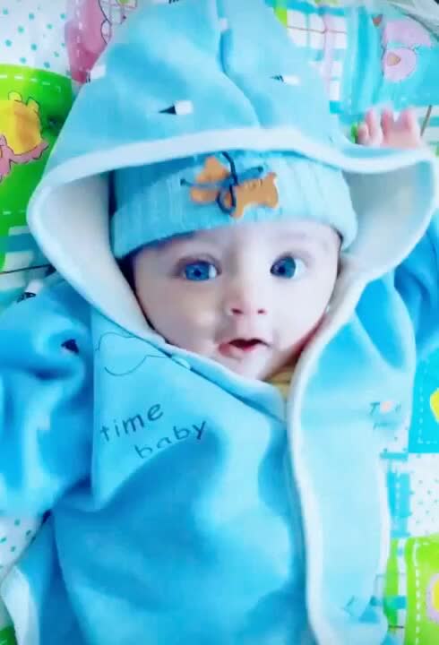 Cute baby Playing at home 🏡