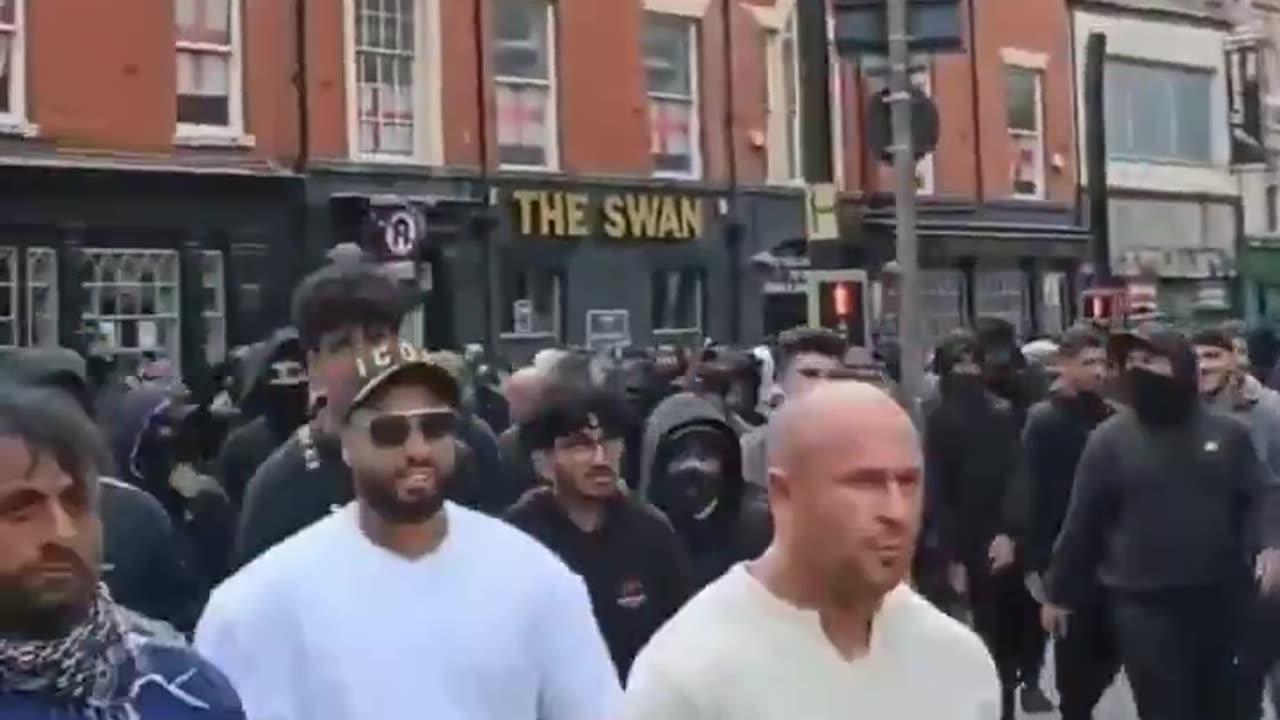 What's going on in Pakistan... oh, it's England.