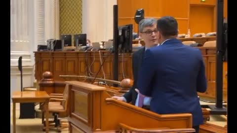 "Victima" Virgil Popescu instiga la violenta si il provoca pe George Simion sa-l LOVEASCA; dovada