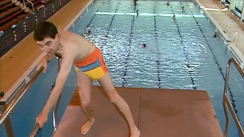 DIVE Mr. Bean! - Funny Mr. bean at the Swimming Pool