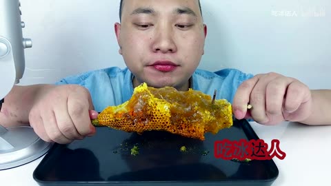 Eat a pound of frozen Yunnan small hanging honey and listen to the different chewing sounds!