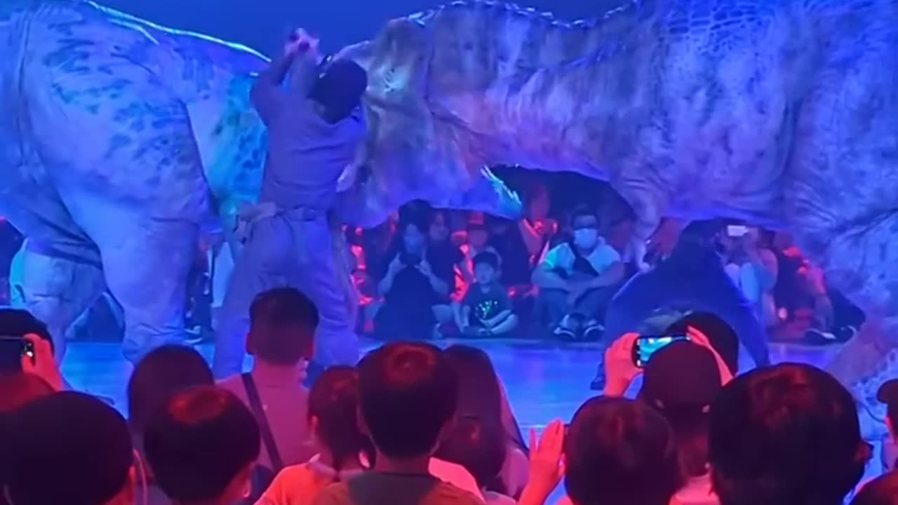 This New Dinosaur Safari show Looks Fantastic 🤯