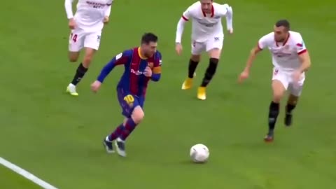 Casi Agarran A Messi