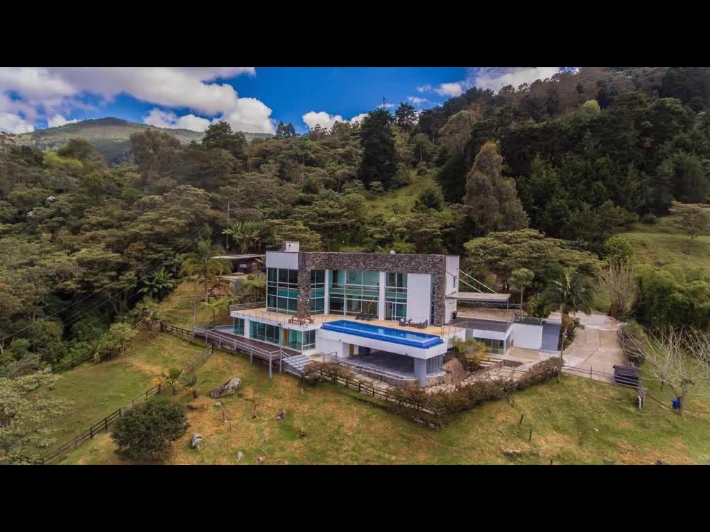 Luxurious house for rent in medellin