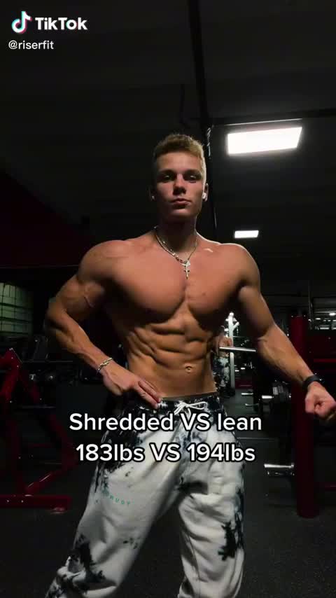 Zyzz-Shredded vs lean