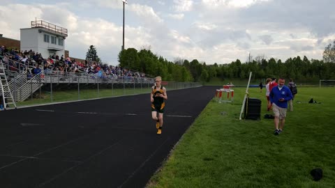 4.20.21 @ St. Henry Boys 1600m Run Heat 1