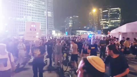 LOVE OUR BEAUTIFUL ISRAELI BROTHERS AND SISTERS HOLDING THE LINE IN TEL AVIV!!!