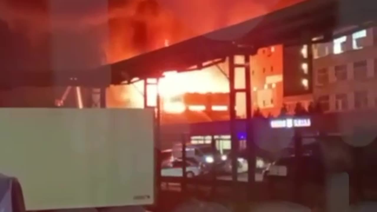 🔥👀 Aparinki, Moscow region, warehouse on fire with area of 5,000 m2.