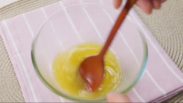 Make honey Cheese Toast: Gogonzola Toast