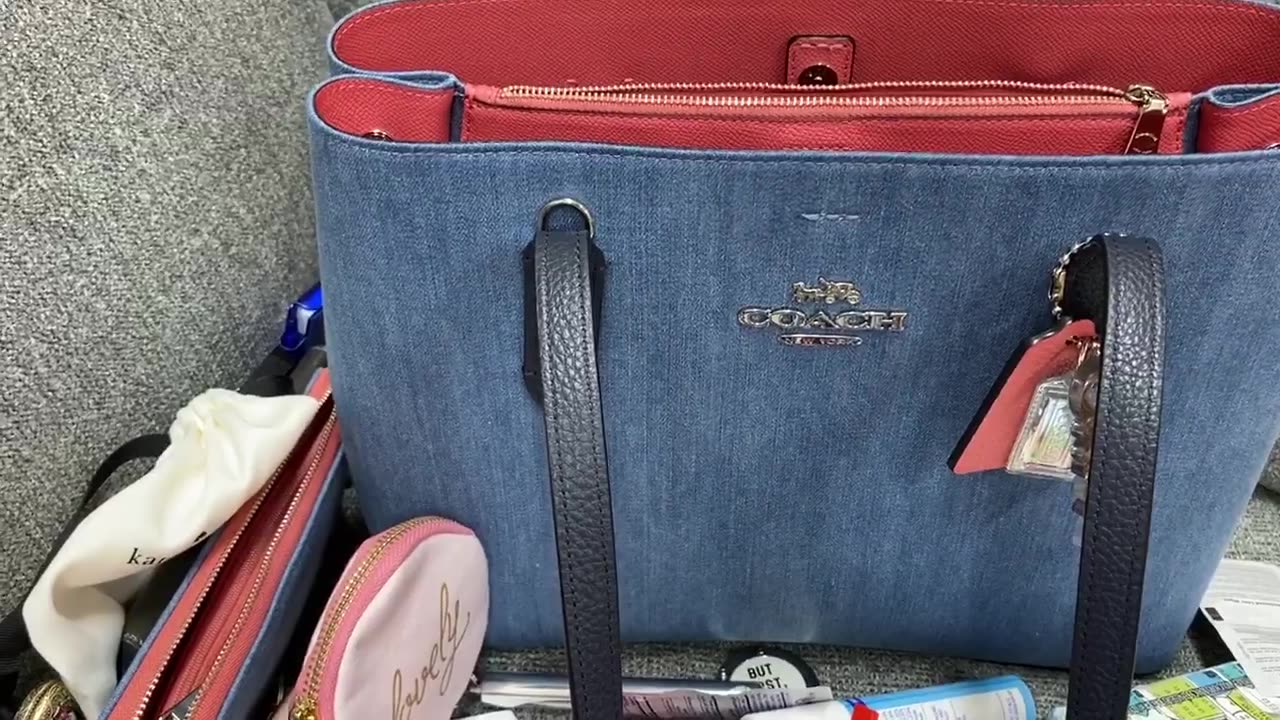 What's in my Coach Denim Avenue Carryall Bag