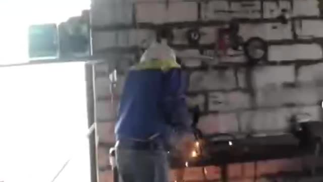 Сварщик хороший, но танцор лучший