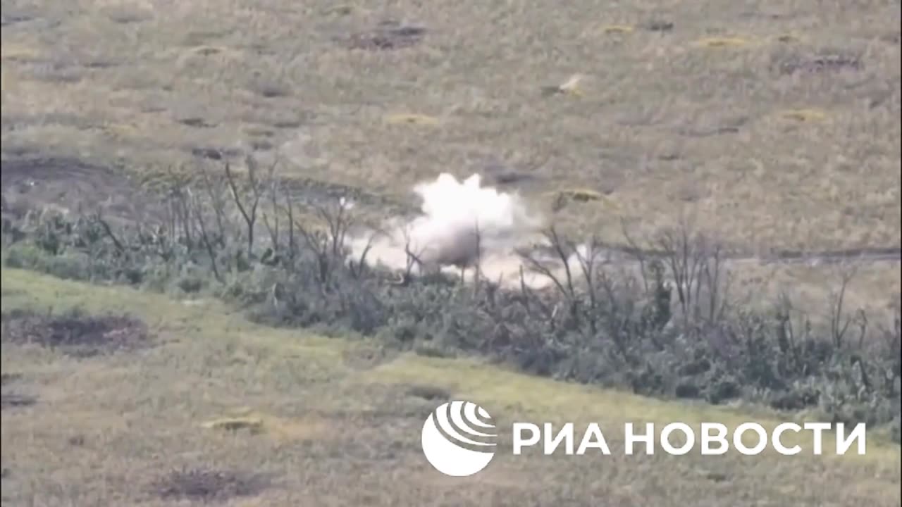 Russins tanks destroy AFU armored vehicles on the Kupyansk Front