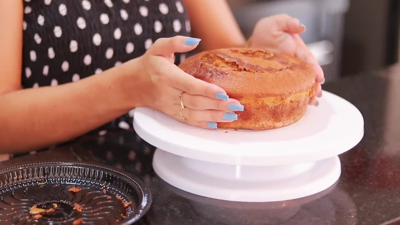 TRANSFORMING SIMPLE BAKERY CAKE IN PARTY CAKE!