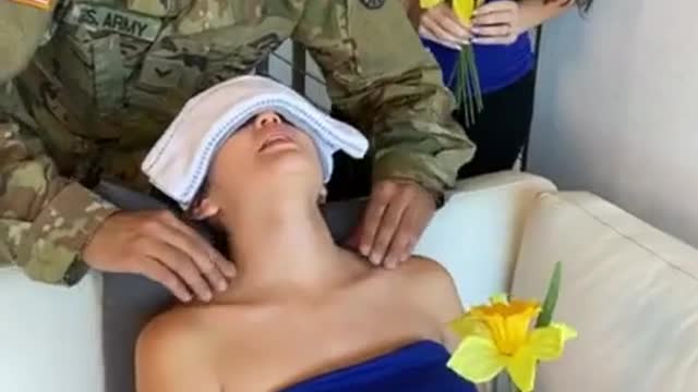 Soldier SURPRISES wife! (heartwarming reunion)