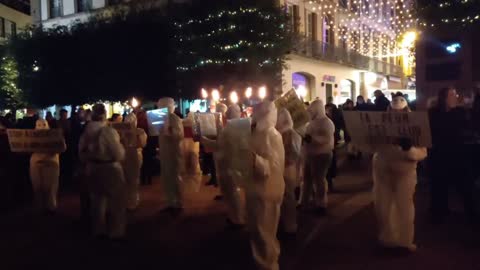 Les Masques BLancs Albi Action Pancartes le 11 décembre