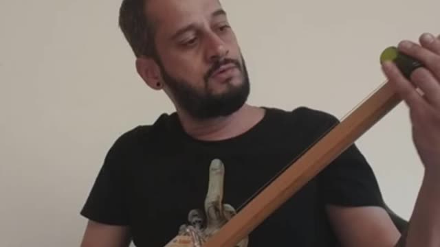 Cigar Box guitar solo