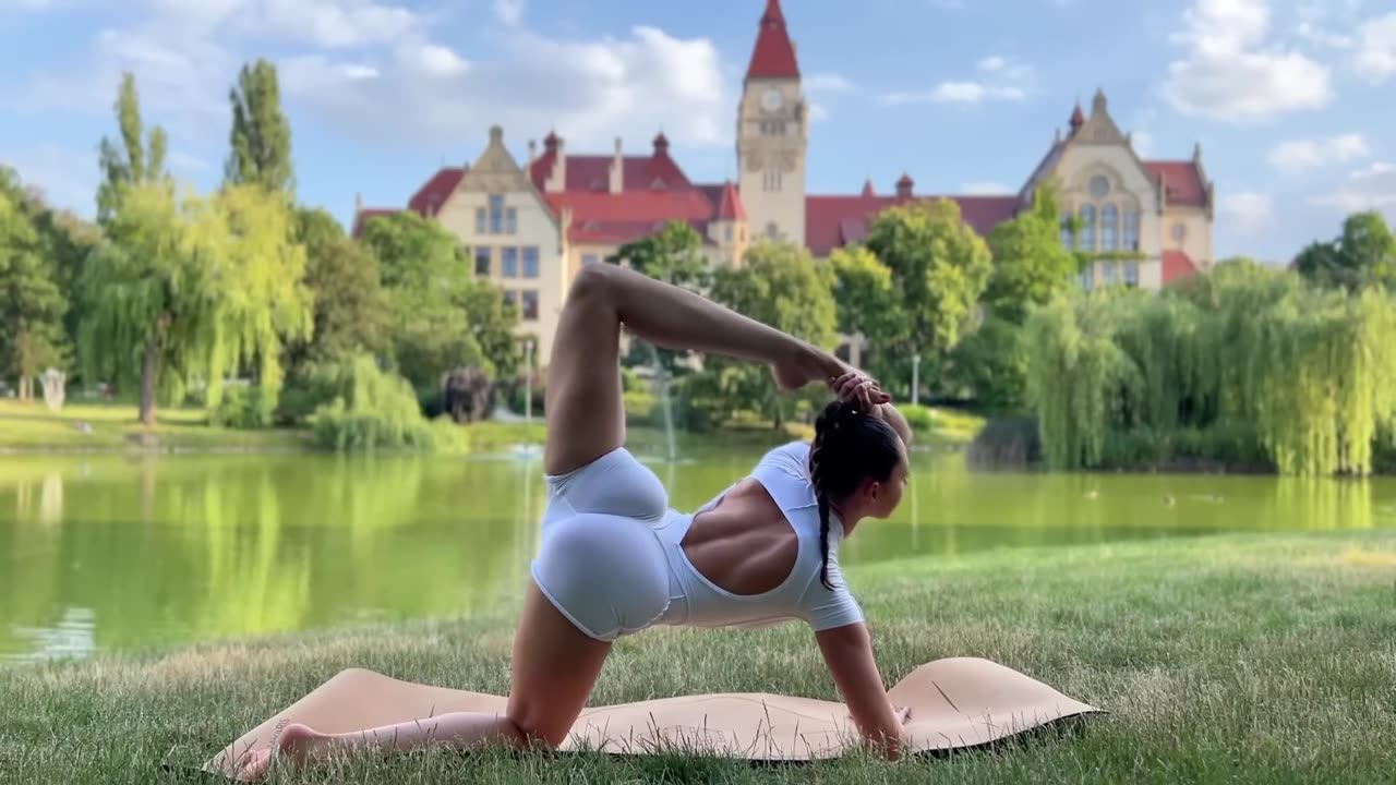 Real Time - Wonderful Yoga Flow in The Park - Deep Relaxation with Mirra #yoga#contortion#stretching