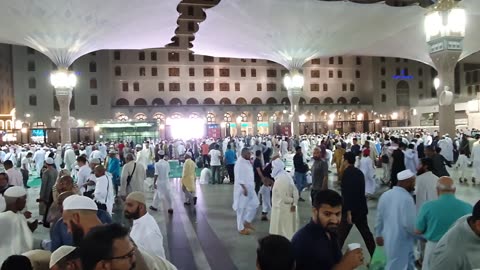 In saudia muslin dispersing after prayer