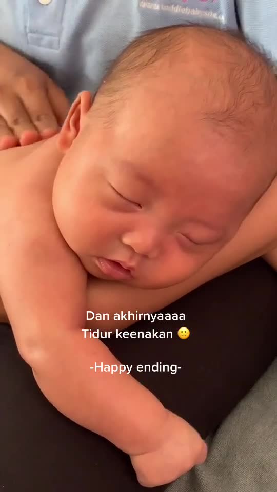 Very relaxed! The relaxation of a baby who is very adorable. is the next my turn??