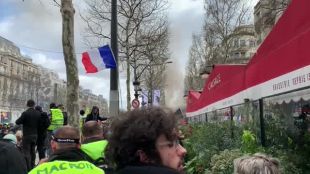 Paris gilets jaune near champs Élysées