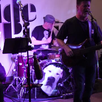 Side Piece band plays Counting Blue Cars by Dishwalla at Dairyland Brew Pub