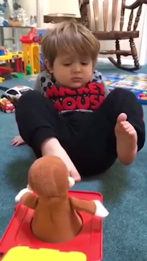 Baby's feelings when playing magic box