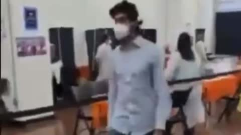People storm children’s vax centre in New York only to find its entirely run by Chinese people