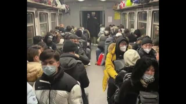 The last batch of Chinese students in Ukraine boarded the train in Lviv