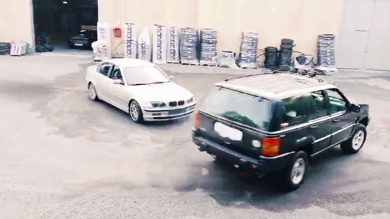 V8 Grand cherokee & 323 E46 bmw tandem drift