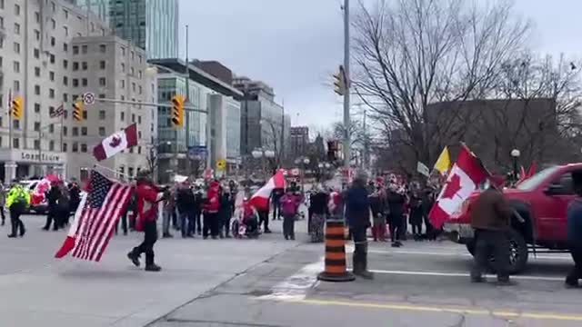 Freedom Convoy from Quebec makes its way into Ottawa 🇨🇦🍁