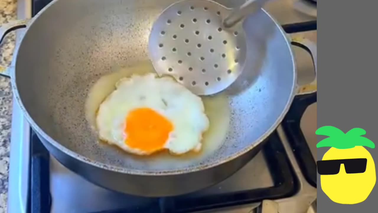 "Transforming Your Pan into a Non-Stick Wonder | Easy Kitchen Hack 🍳" egg fry