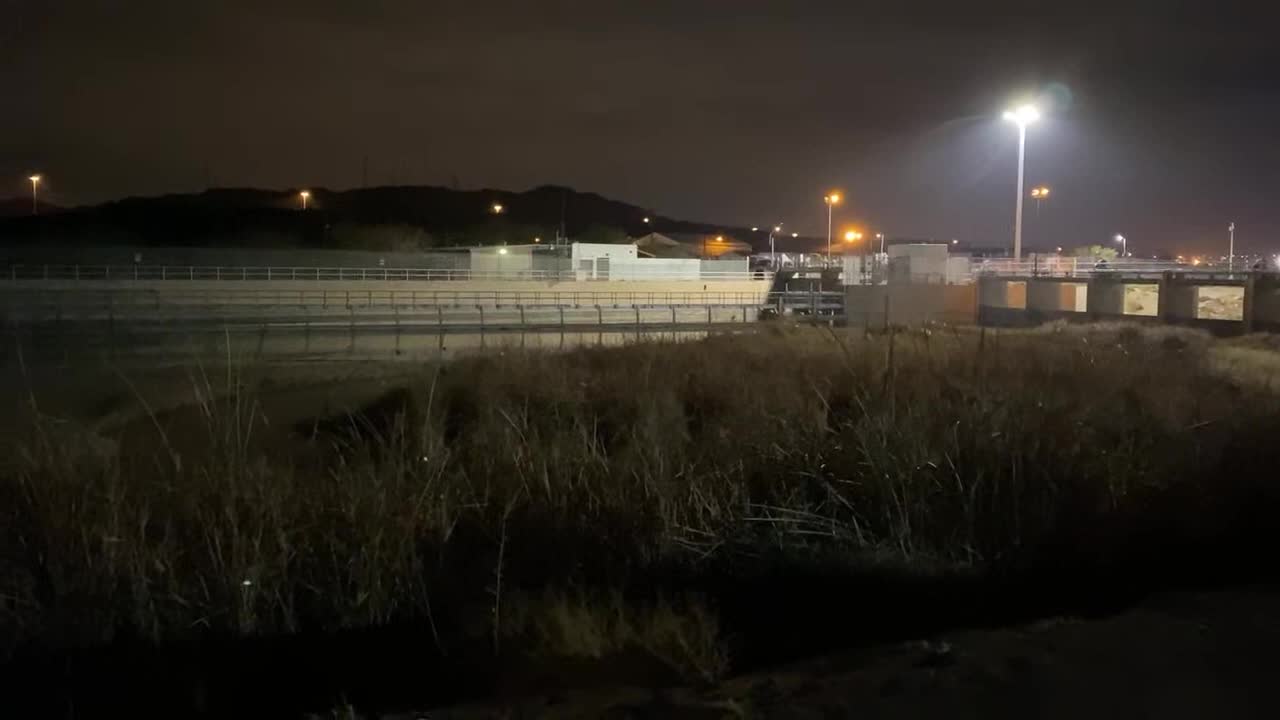 Live at the US Border 2