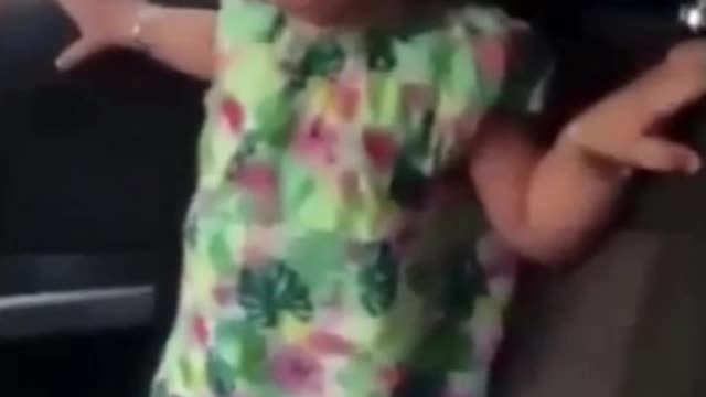 Dad make her baby smile with a great trick