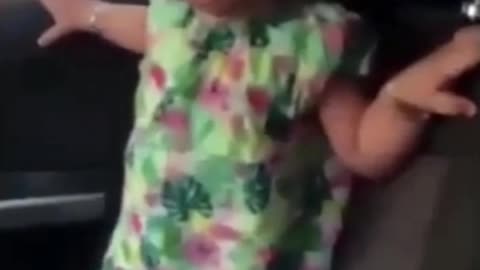 Dad make her baby smile with a great trick