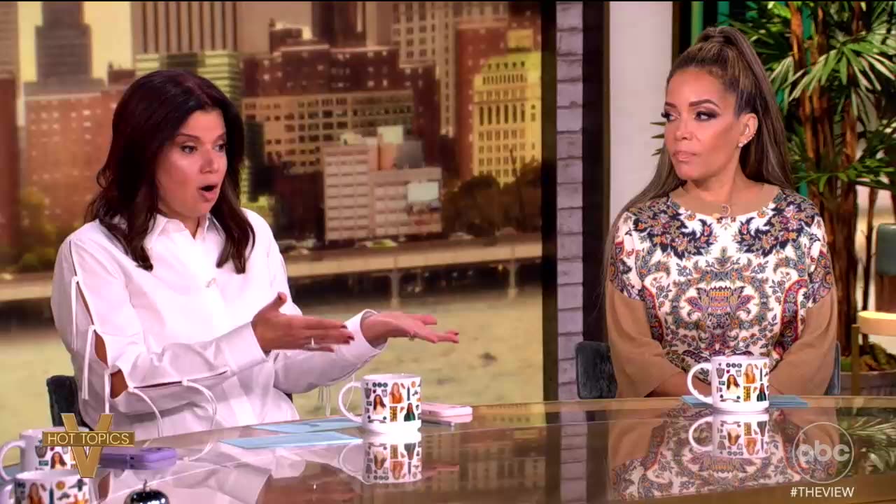 The View’s Ana Navaro gives 'pumpkin spice' Trump tips on makeup blending