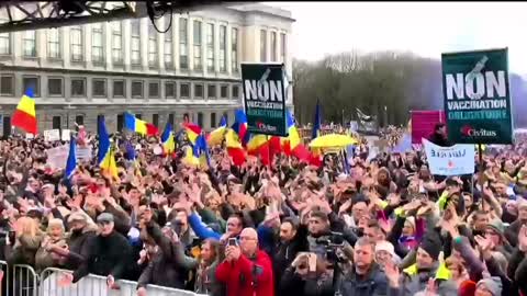 Fakt: In Brüssel, Belgien wird gegen die Coronamassnahmen demonstriert.