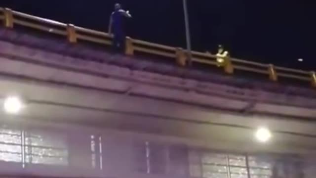 Un hombre intentó quitar la vida en el puente de Quebrada Seca