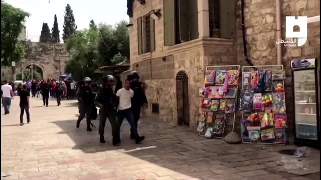 Palestinians clash with Israeli police in Jerusalem