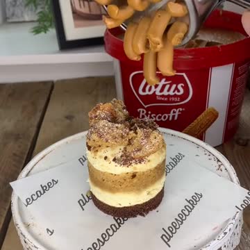 🤤Makeing Our toffee cheesecake better with biscoff! Great idea?