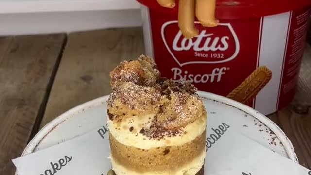 🤤Makeing Our toffee cheesecake better with biscoff! Great idea?