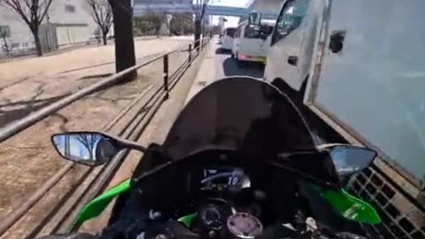 Kawasaki ZX10R riding motorcycles, urban commuter two days!