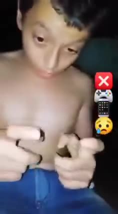 Τρελάθηκε το παιδί από το τηλέφωνο !