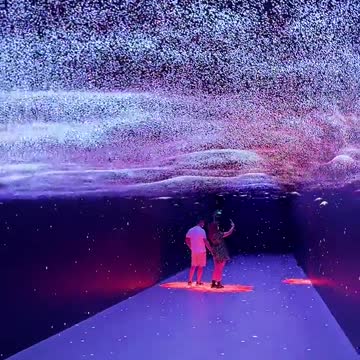 Amazing tunnel with three-dimensional illusions in Hangzhou, China