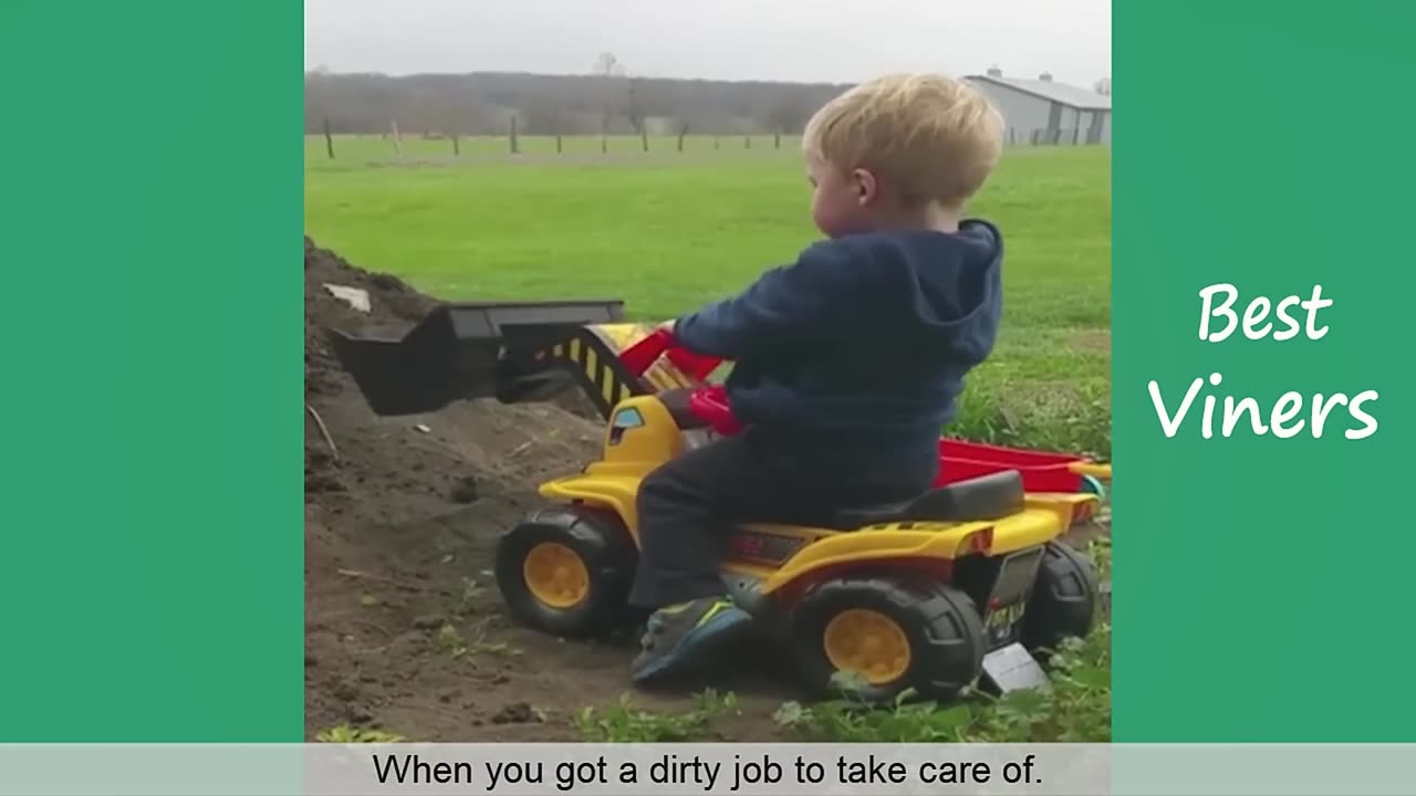 Try not to Laugh at this super funny Kids Video