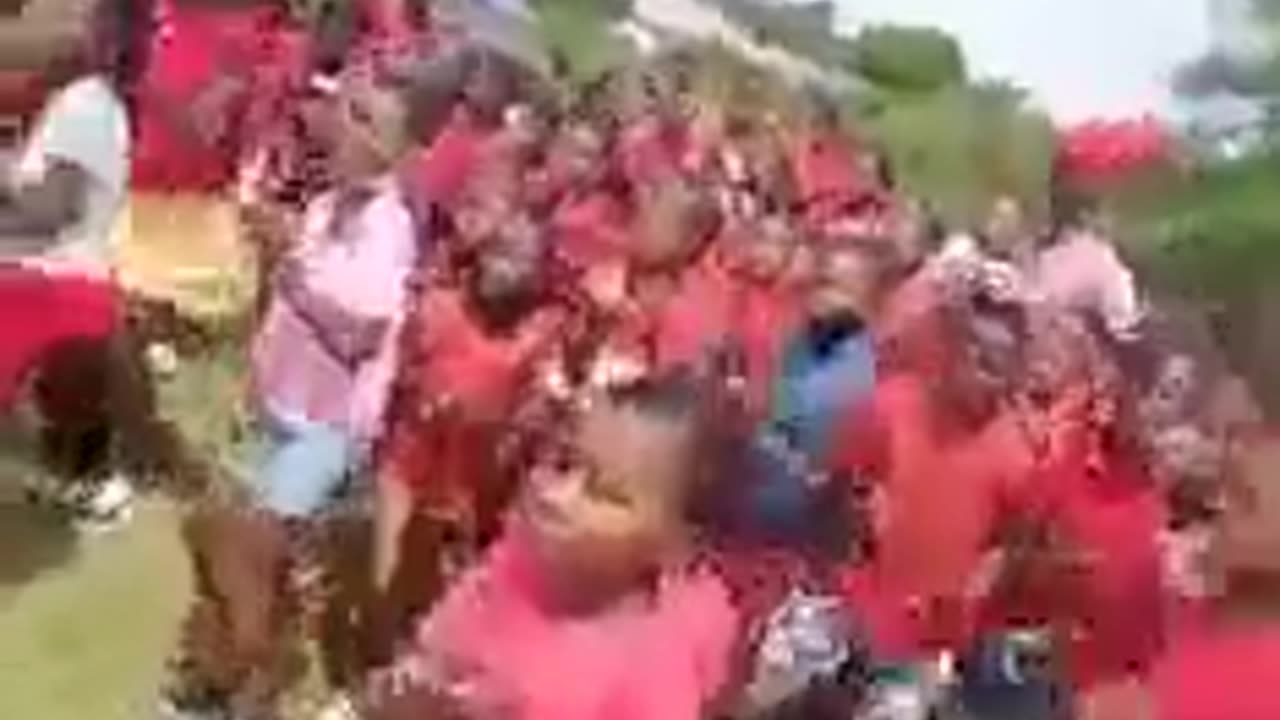 Meanwhile children are taught to sing “kill the boer(black man), kill the farmer”