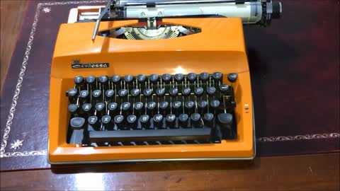 Contessa Vintage Orange Typewriter