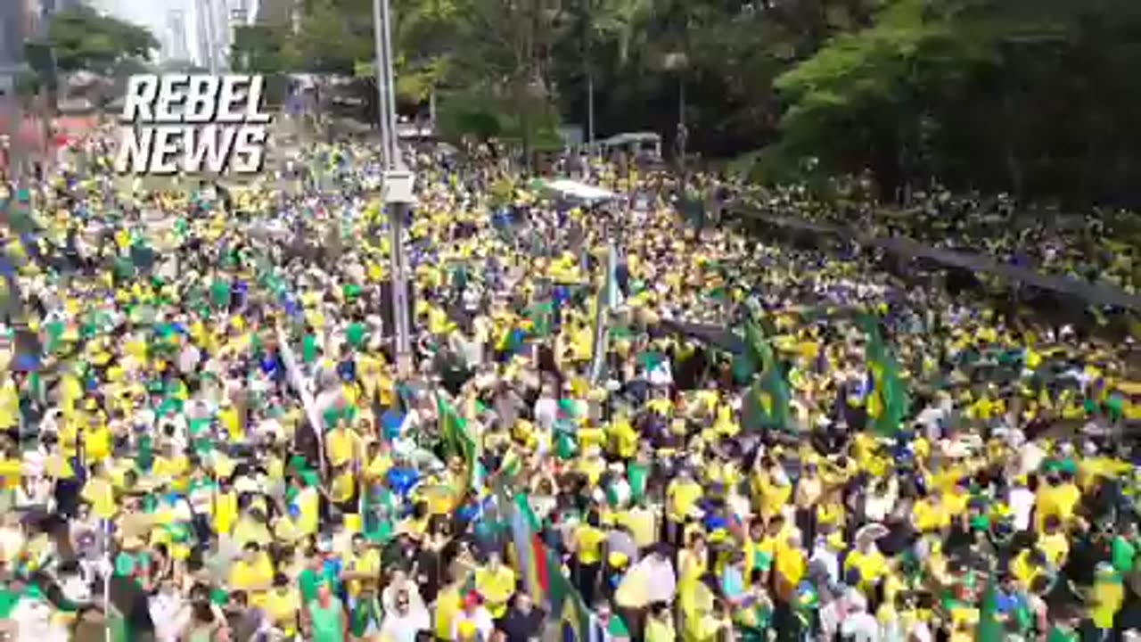 Enormous demonstration in solidarity with 'freedom of expression' following a Brazilian ban of X